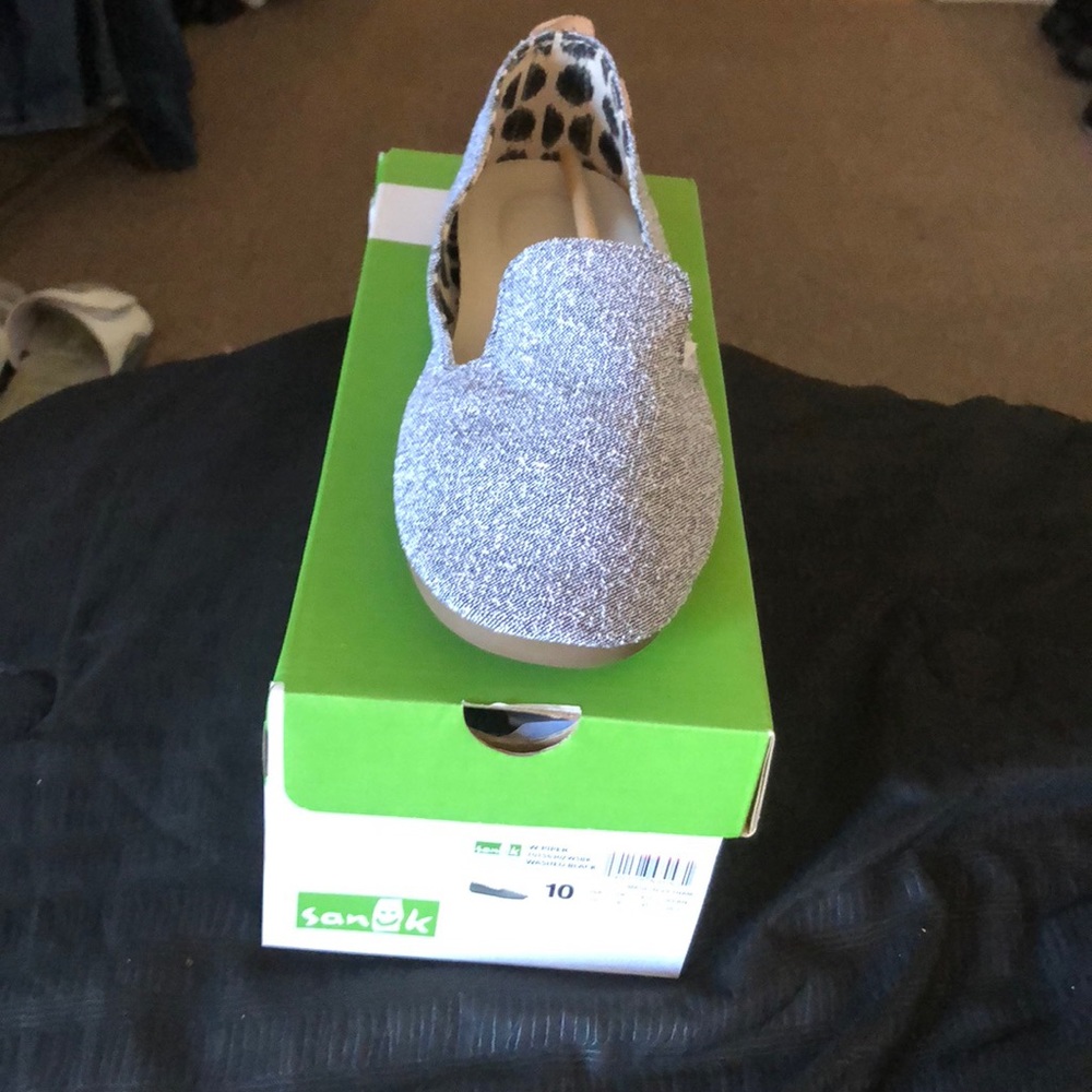 Size 10 women pair of Sanuk